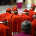 Crni dim iz dimnjaka Sikstinske kapele: Veliko iščekivanje u Vatikanu, novi papa nije izabran ni u trećem krugu
