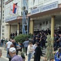 PU Novi Pazar: Više policajaca povređeno u incidentu ispred zgrade DUNP