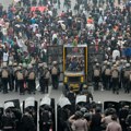 Krvavi protesti u Indoneziji, scenario nam je dobro poznat! Demonstranti pale i lome, cela zemlja u haosu (foto)