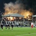 Uživo: Partizan – Vojvodina 0:0, prekid na startu zbog bakljade Grobara (video)
