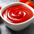 Domaći kečap: Proveren recept za savršen ukus bez konzervansa