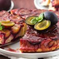 Najsočniji prevrnuti kolač sa šljivama: Recept koji vredi sačuvati