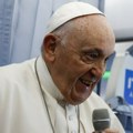 Papa Franja stigao u Portugal: Obećao da će "prodrmati stvari" u Katoličkoj crkvi
