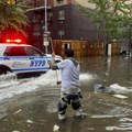 Vanredno stanje u Njujorku: Obilni pljuskovi izazvali poplave, poremećen rad metroa (FOTO)