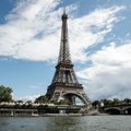 Horor u Parizu, devojka (23) silovana kod Ajfelove kule: Napadač joj pretio nožem, policija odmah uhapsila manijaka
