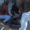 Spektakularna akcija policije na Vračaru: Dramatičan snimak hapšenja pljačkaša: U rancu nađeni skupoceni nakit i alat za…
