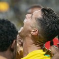 Ronaldo uplakan, a čitav stadion skandira: "Mesi, Mesi" - pa i Nejmar VIDEO