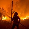 Stotine vatrogasaca u borbi sa vatrenom stihijom: Vatra se širi na tri fronta na Madeiri