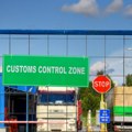 U SAD stpile na snagu carine od 25 odsto na uvoz motora, menjača i drugih delova