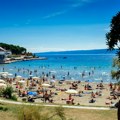 Skuplje nego na Ibici: Ležaljka na Jadranu za dan košta i 1.300 evra! (foto)