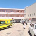 Ćelavi, tetovirani taksista izašao iz kola ispred bolnice, za njim uplakana devojka: "Kad mu je prišao njen muž Srbin da plati…