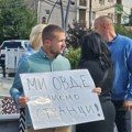 „Mi ovde nismo stranci“: Protest u Zubinom Potoku zbog mera Vlade u Prištini o ličnim kartama i tablicama