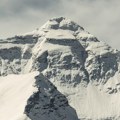 Na Mont Everestu mećava zarobila oko 1.000 ljudi, akcija spasavanja u toku