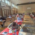 Mala matura počela bez problema: Osmaci u Nišu uz tremu i podršku roditelja krenuli na završni ispit