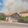 Veliki požar kod Mostara: Vatrena stihija preti blokadom magistralnog puta! Celo područje prekriveno gustim dimom, vatrogasci…
