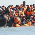 Više od 150 migranata spaseno kada se zapalio brod kojim su prelazili Lamanš