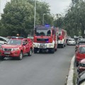 (FOTO) Požar izbio u zgradi u Trgovačkoj ulici