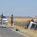 Užasni prizori kod Melenaca! Kamion i auto prevrnuti leže u njivi, delovi vozila rasuti po putu