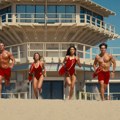 "Čuvari plaže" se vraćaju na male ekrane: Hobi Bjukenon krenuo očevim stopama (video)