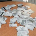 Više od 300 članskih kartica vraćeno SNS u Čačku: "Možda su poverovali Vučiću da će moći da se zaposle bez nje"
