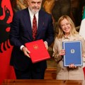 Albanci nezadovoljni zbog sporazuma s Italijom: Rama obećao Meloni prihvat afričkih i azijskih migranata koji stižu…