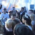 (Video) Prvi snimak poljupca: Jovane Jeremić sa novim dečkom! Dohvatili se na svadbi sina, gosti na podijumu izvadili…