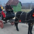 Najmasovnija proslava Badnjeg dana u Poljskoj Ržani – Fijaker, trubači i vatromet za najradosniji hrišćanski praznik