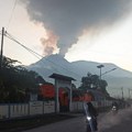 Dve erupcije vulkana na Indoneziji, vlasti zabranile prilaz