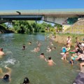 Uživanje na Begeju: Kupanje i sunčanje na uređenoj plaži