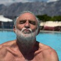 "Izdrži legendo" Nova slika obnaženog Lazara Ristovskog prodrmala mreže: Glumac se brčka, niko ne zna kome je namenjeno ovo…