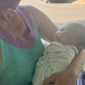 Ovo je beba koja je nađena u Zemunu: Devojčica pukom srećom pronađena zamotana u ćebe i kesu