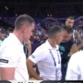 Dončić uzeo tablu od trenera i držao tajm-aut, pa ostao u čudu kad je čuo šta mu je saigrač rekao