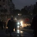 Izraelski tenkovi granatirali i opsedali bolnicu Al-Helu u gradu Gazi