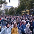 Počeo Marš slobode, Novosađani na raskrsnici kod Mosta slobode ostavljaju poruke za pritvorene građane (FOTO i VIDEO)