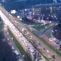 (Foto) Popodnevni špic počeo još u 1 sat! Ne vidi se razmak između automobila Na ovim saobraćajnicama sve stoji, evo gde je…