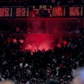 Delije ponovo smeju na policiju, „kornjače“ zasute bakljama: Navijači Crvene zvezde ne odstupaju na derbiju!