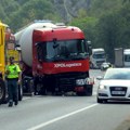 Automobil sleteo s puta na jugoistoku Francuske, pet putnika nastradalo