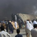 Najmanje 24 osobe poginule u samoubilačkom napadu na voz u Pakistanu /video, foto/