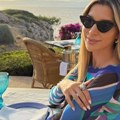 Noć u hotelu plaća 700 evra: Dragana Džajić u jeku drame stigla na Majorku, mamila poglede u uskoj haljini (foto)