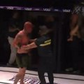 Bio je UFC borac, Duško Todorović ga "ugušio", sad ga zbog sramotnog poteza gađali flašama!