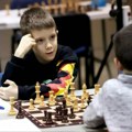 Leonid (8) je dečak iz Srbije i pobedio je velemajstora u šahu! Ušao u istoriju kao najmlađi kome je ovo pošlo za rukom