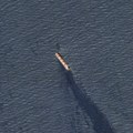 VIDEO Ključa u Crvenom moru: Huti raketirali brod, curi nafta i ostavlja trag dug 30 km