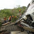 Autobus upao u jamu, najmanje 12 mrtvih