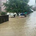 U Mionici poplavljene ulice, oštećene saobraćajnice, voda ušla u domaćinstva