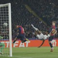 Večeras će mnoga deca zavoleti fudbal, Barsu spasili centimetri, Inter prečka!