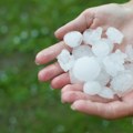 RHMZ niže hitna upozorenja; Počelo jako nevreme u Srbiji; Tuče grad FOTO