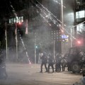 BLOG UŽIVO Dugačka kolona oklopnih vozila juri centrom Beograda, naprednjaci se povukli kod Generalštaba. Upotrebljen suzavac…