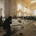 Haos na ulicama Milana: Oko 60 policajaca povređeno, demoliran ulaz u metro