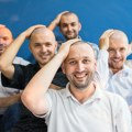 Људи се масовно шишали до главе у биоскопу ВИДЕО