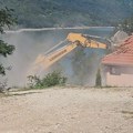 VIDEO: Srušen motel "Jezero" na Gazivodama, vlasnici podneli krivičnu prijavu
